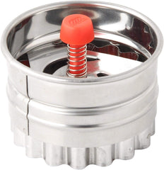 Formă de biscuiți Dr. Oetker Ø 5cm "Față zâmbitoare", Formă de biscuiți pentru sezonul de Crăciun, Formă de biscuiți cu ejector pentru biscuiți și fursecuri - Se poate spăla în mașina de spălat vase (Culoare: Argintiu/Roșu) Cantitate: 1 bucată, 1499