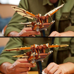 LEGO Icons Létající stroj Leonarda Da Vinciho s mávajícími křídly - Obsahuje minifigurku a stojan - Stavebnice pro dospělé - Sada domácích dekorací - Nápad na dárek - 10363 Stavebnice Besuche den LEGO-Store