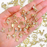 50 Stück Gold Nail Charms, 3D Glänzend Nail Art Charms, Glitzersteine Nägel Perle Legierung Nagel, Schmetterling Strasssteine Nägel Charms, DIY Nail Art Zubehör, Für Mädchen Frauen