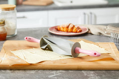 RODILLO CORTADOR DE Croissant, plast, šedá/růžová, 18 x 18 x 10 cm