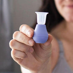 Lansinoh Latch Assist Nipple Everter s pouzdrem pro kojící maminky, nabízí dočasnou korekci plochých nebo vpáčených bradavek, 2 velikosti kuželů v balení a hygienické pouzdro Příslušenství pro kojení Bebe Naty Shop