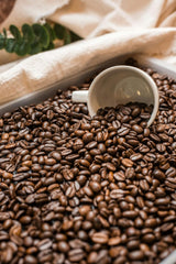Boabe de cafea decofeinizate. Boabe de cafea prăjite natural. Boabe de cafea decofeinizate 1 kg. Origine: Brazilia. Cafea 100% Arabica din cele mai bune recolte din America de Sud.