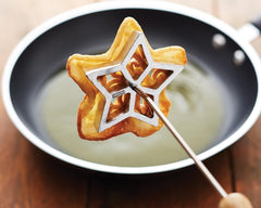 Set rozete KitchenCraft Home Made, 3 piese, decorațiuni tort în aparat de vafe, forme pentru biscuiți, cerc/floare/stea, formă pentru biscuiți, aluminiu, argintiu, 28 x 28 x 30 cm