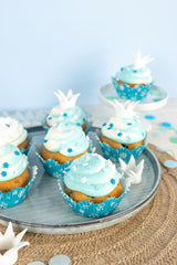RUF Cupcakes Für Eis-Prinzessinen Und Prinzen, Mit Torten-Creme in Eisblau, Zucker-Eiskristallen Und Fondant Für Zuckerkronen, Inkl. 12 Backförmchen, 1 X 391G Glazuri si Decor Naty Shop