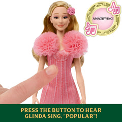 Păpușă cântătoare Mattel Glinda din Wicked and Accessories, articulată cu aspect inspirat din filme și ținută detașabilă, cântă „Loved by Us”, JLG49, roz