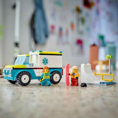LEGO City Sanitka a snowboardista, sanitka s autíčkem a 2 minifigurkami, figurka snowboardisty a zdravotníka, nápaditý dárek pro chlapce a dívky od 4 let 60403 Stavebnice Besuche den LEGO-Store