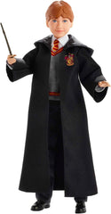 Mattel Harry Potter - Ron Weasley Sammlerpuppe (cca 26 cm) s Bradavickou uniformou, Nebelvírským hábitem a Zauberstabem, Spielzeug ab 6 Jahren FYM52