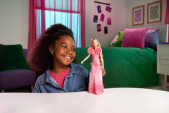 Mattel Singing Glinda Fashion Doll din Wicked și accesorii, mobilă și cu aspect inspirat din film și ținută detașabilă, cântă "Hotly Loved", JLG49, roz Papusi Naty Shop