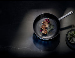 WMF Profi Resist indukční pánev 28 cm Hrnce a pánve Naty Shop