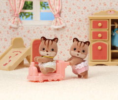 Sylvanian Families L5421 Veverka Dvojčata Domeček pro panenky Figurky domečku pro panenky Naty Shop Dolls