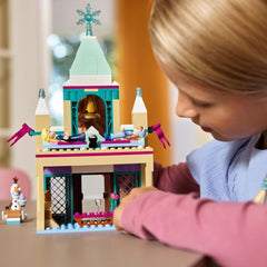 LEGO Ç€ Disney Frozen Arendelle Castle, Hračka princezny s ELSA, mini panenky Anny a Olafa a figurka tučňáka, Fantasy herní sada, dárek pro 5leté dívky 43265 Stavebnice Besuche den LEGO-Store