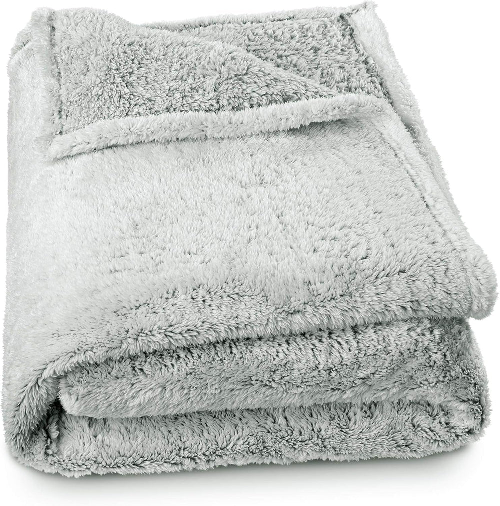 Aqua-Textil Fluffy Cuddly Deka 150 X 200 Cm Šedá Bílá Melange Plyšová TV Deka Přehoz Sherpa Fleece Oeko-Tex Ottawa Postele a deky Besuche den aqua-Textil-Store Fleece Sherpa White Grey Pohodlná deka 150 X 200 Cm