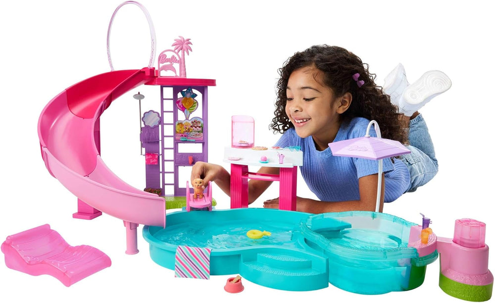 Set de joacă Barbie Dream Pool cu șase zone de joacă, inclusiv un tobogan și un jacuzzi, plus peste 20 de accesorii, cum ar fi un animal de companie, inele de înot și multe altele, JKG83