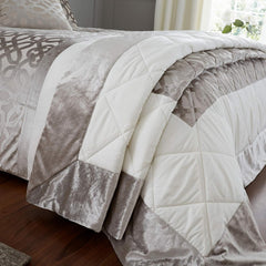 Catherine Lansfield Lattice Cut Velvet, Natural, cuvertură de pat - 220X230Cm Paturi si Cuverturi Catherine Lansfield Cuvertură de pat 220X230Cm