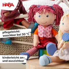 Păpușa HABA Lilli-Lou – Păpușă moale din pânză de la 18 luni – 30 cm cu haine și păr – Tovarășă de joacă ideală pentru copii mici – 1302842001