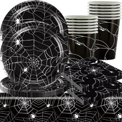 Set de tacâmuri din hârtie cu păianjeni de Halloween, format din 49 de piese, inclusiv farfurii, șervețele, pahare și față de masă. Set de tacâmuri negre pentru petrecere, cu farfurii de desert, șervețele și pahare.