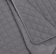 Nadměrná přikrývka Amazon Basics s reliéfem, 170 X 210 cm, tmavě šedý diamantový vzor Postele a přikrývky Besuche den Amazon Basics-Store