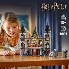LEGO Harry Potter Malfoy Family Country Estate, fantastická hračka ke sbírání a vystavování, dárek pro chlapce, dívky a fanoušky kouzelnického světa, nápad na dárek s 9 minifigurkami 76453 Stavebnice Besuche den LEGO-Store