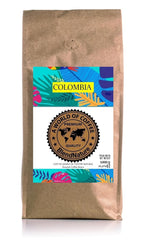 1 kg de boabe de cafea naturală 100% Arabica – origine exclusivă din Columbia – premiate cu 82 de puncte de către Asociația Cafelelor de Specialitate (SCA) – pentru aroma, gustul și excelența sa