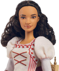 Păpușă de modă Mattel Wicked Nessarose și accesorii, inclusiv scaun cu rotile, cu păr creț castaniu, diverse poziții posibile și aspect de rochie de bal detașabilă, HXY36