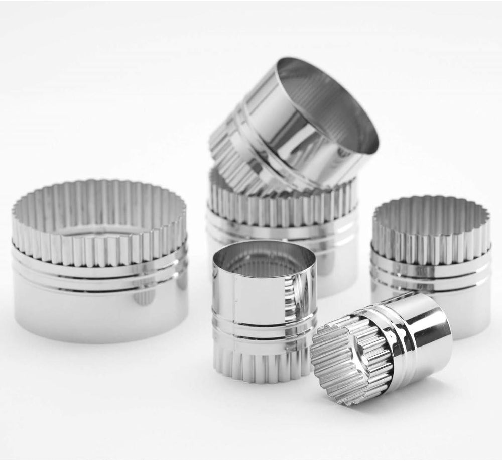 Set de forme pentru biscuiți thermohauser (oțel inoxidabil), rotunde, margini netede/ondulate, 6 piese, diametru 5,0-11,4 cm, ambalate într-o cutie de tablă