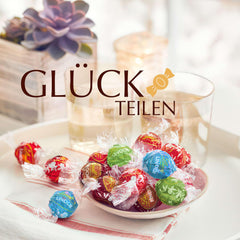 Lindt Čokoláda | Rozmanitá taška LINDOR stříbrná | 1 kg pytel | 80 mléčných čokoládových kuliček rozpouštějících se v ústech, 70%, příchuť slaný karamel a dvojitá čokoláda | Dárek čokolády ke sdílení