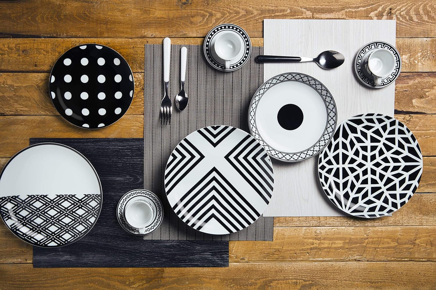 Set de veselă Excelsa Emily, porțelan, alb/negru, 18 piese