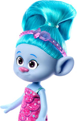 Mattel DREAMWORKS TROLS Gemeinsam Stark – Haarige Überraschungen Žinylková loutka s leuchtend blauem Haar zum Stylen, lila Stirnband, für Kinder ab 3 Jahren, HNF15