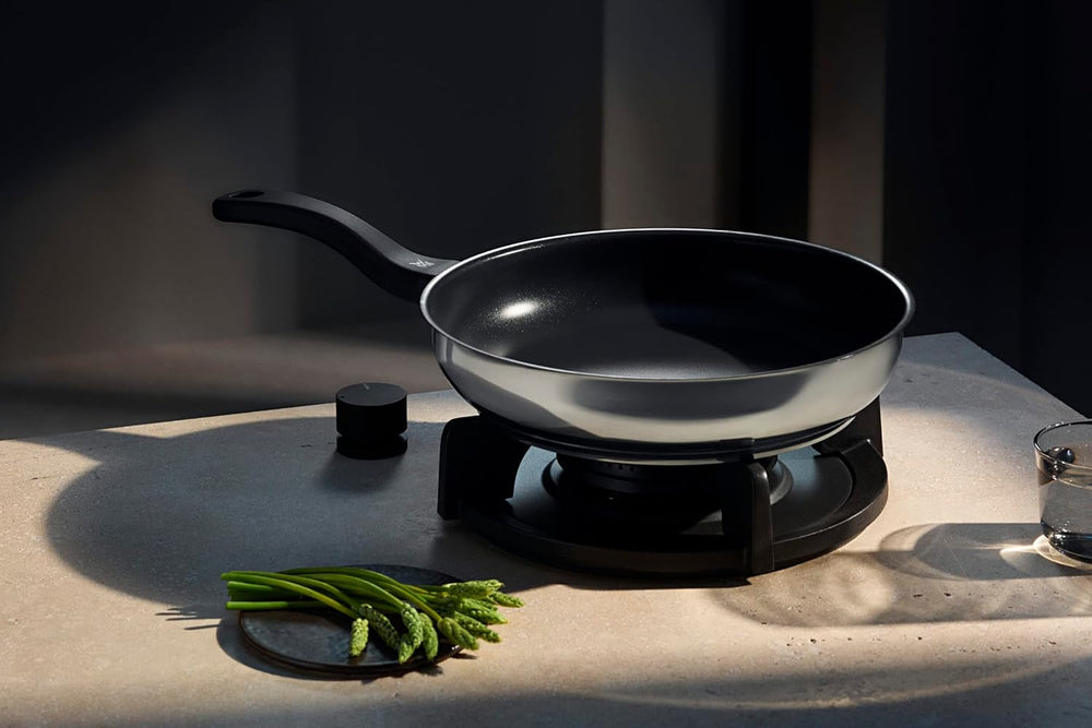 WMF pánev Devil 20 cm, indukční pánev, nerez Cromargan, plastová rukojeť Hrnce a pánve Naty Shop