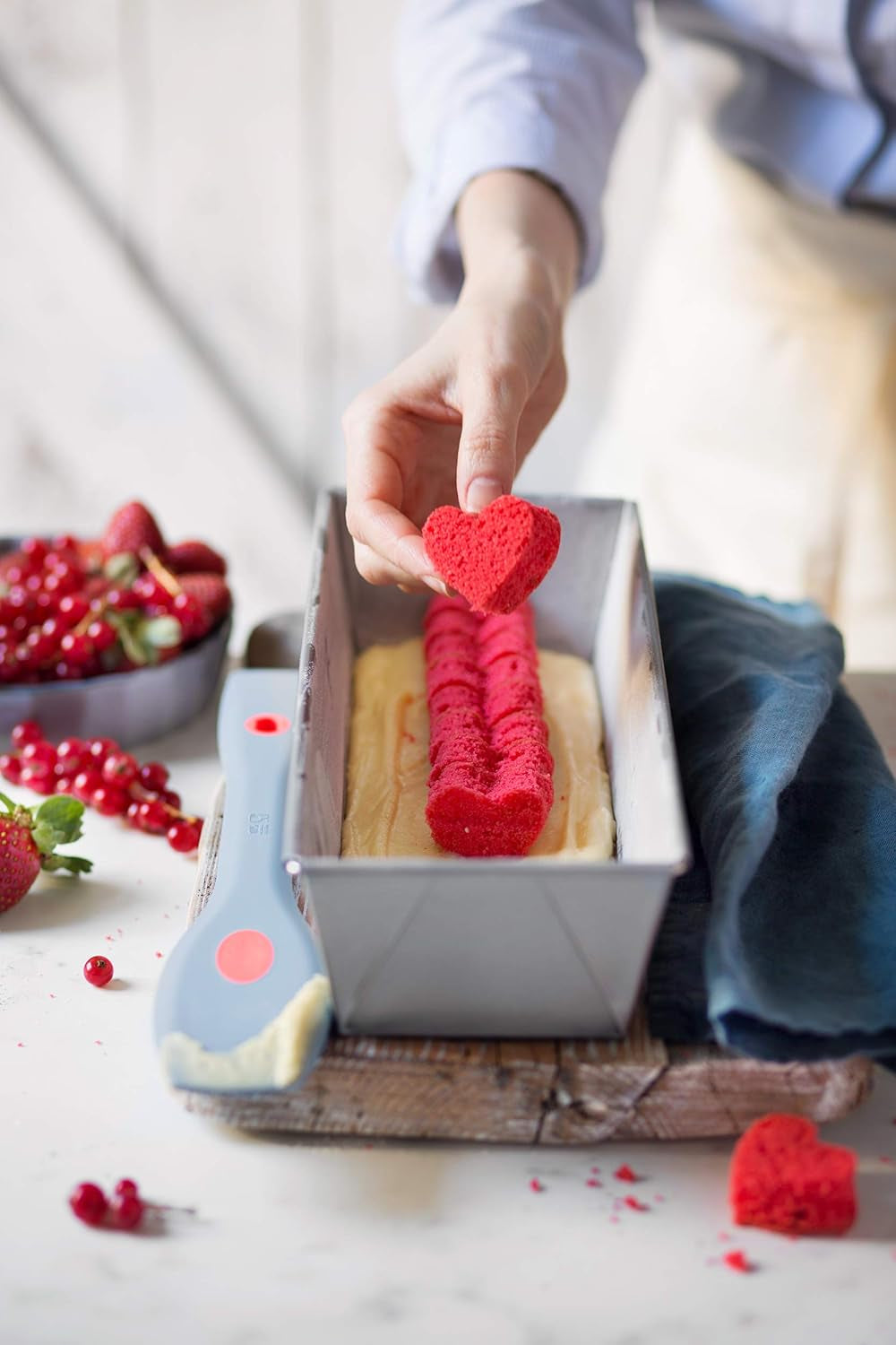 0255305 Set forme de biscuiți în formă de inimă, netede, 4 bucăți, 4-5,5-7-8 cm, 2,2 cm înălțime, roz