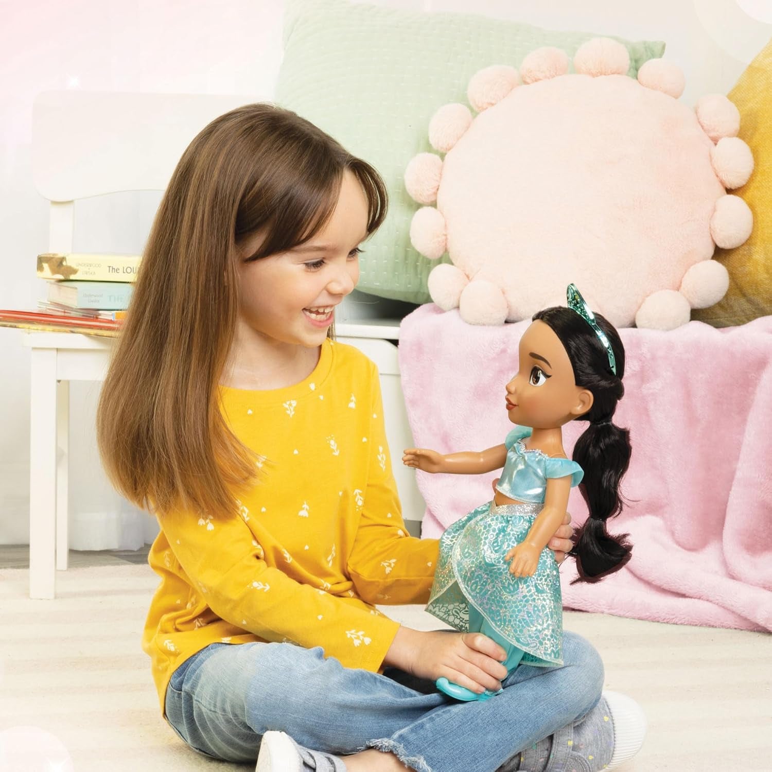Disney Princezna Jasmin Puppe 35 cm, reflexní lesk, bewegliche Gelenke, ausziehbares Outfit, Schuhe, Krone, langes geflochtenes Haar, für Mädchen ab 3 Jahren