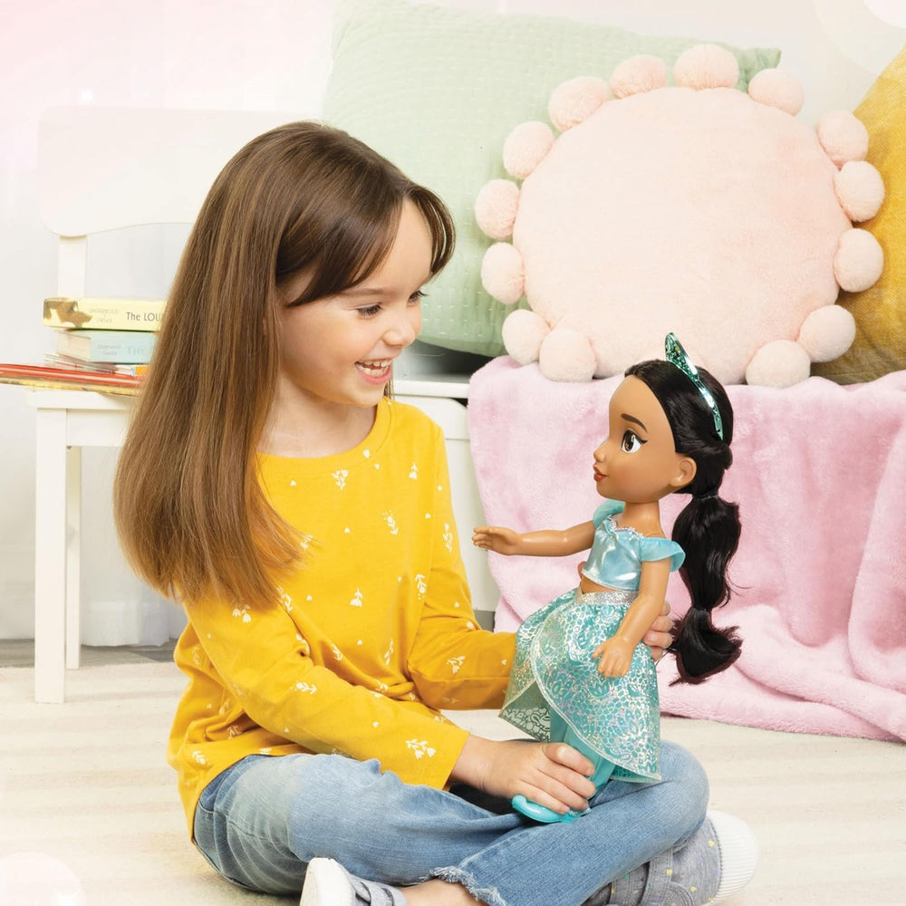 Disney Princezna Jasmin Puppe 35 cm, reflexní lesk, bewegliche Gelenke, ausziehbares Outfit, Schuhe, Krone, langes geflochtenes Haar, für Mädchen ab 3 Jahren