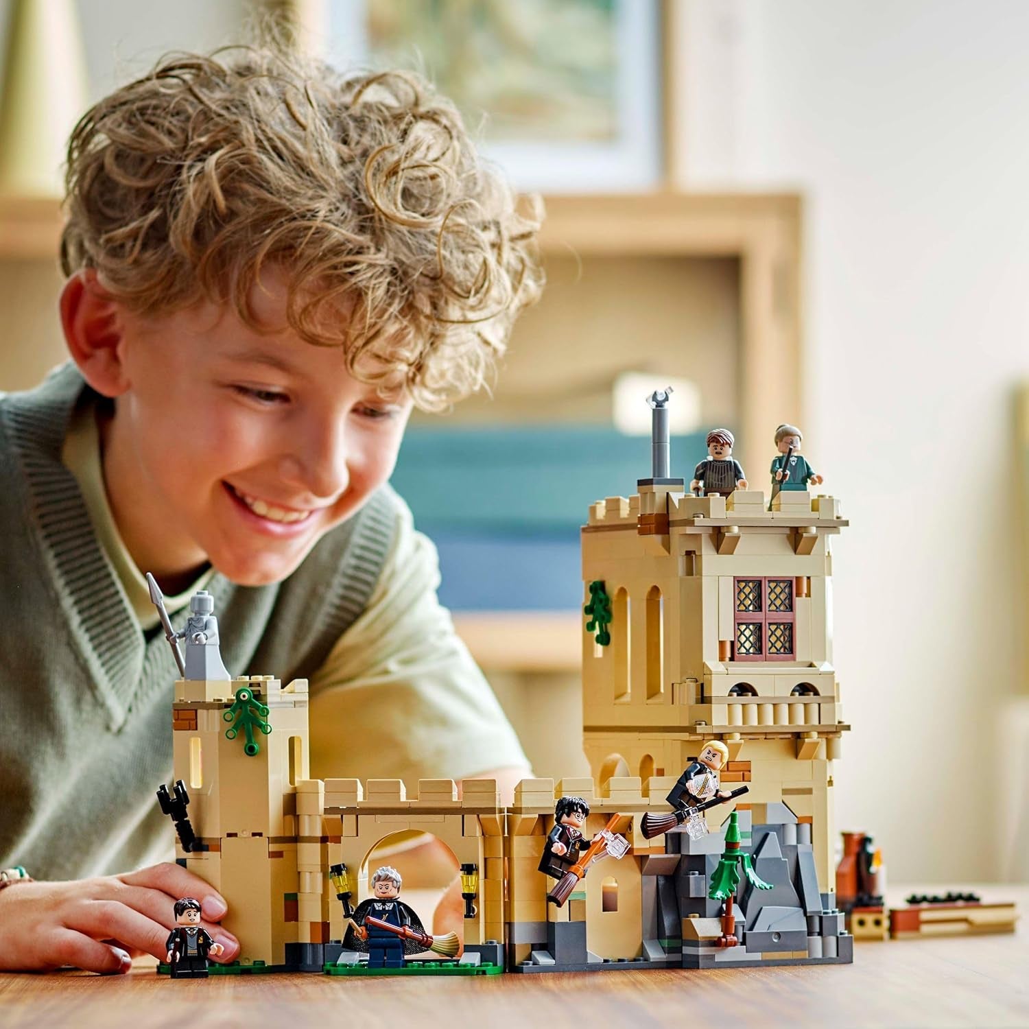 LEGO Harry Potter Schloss Hogwarts: Flugstunden, Abenteuer-Spielset se 6 minifigurkami zum Sammeln, vč. Draco Malfoy a profesorka McGonagallová, Rollenspiel Set für Jungen und Mädchen ab 9 Jahren 76447