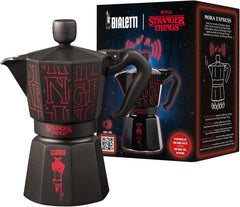 Bialetti Moka Express Stranger Things Cafetiera cu 6 căni, Buton muzical cu funcție de încărcare USB-C, Nu este potrivită pentru plite cu inducție, 6 căni (270 ml), Negru