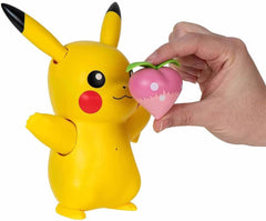 Pokémon PKW3330 - Deluxe My Partner Pikachu, Pikachu oficial cu lumină, sunet și mișcare Action figures Naty Shop