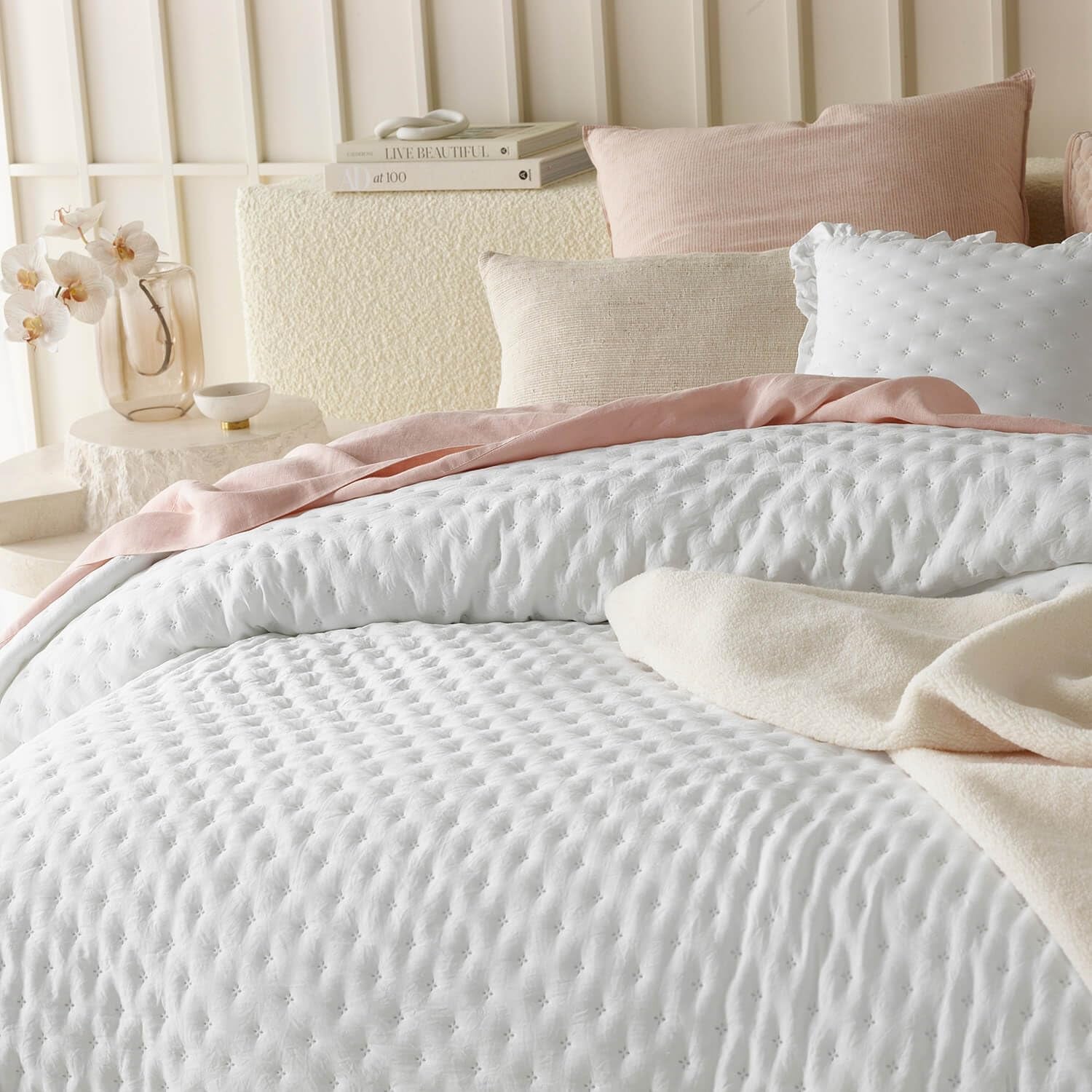 Molly Cuvertură de pat elegantă în alb 220 X 240 Cm Cuvertură de pat versatilă ca cuvertură de pat sau canapea arunca Pătură de aruncare pentru pat și canapea Stil de cuvertură Ideal ca cuvertură de pat Paturi si Cuverturi Besuche den ROOM99-Store