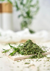 Fuchs Gewürze - Estragon gerebelt - französisches Kraut zur Verfeinerung von Saladen, omáčka Hollandaise oder Rührei - přírodní ingredience - 10 g v wiederverwendbarer, recyclebarer Dávka