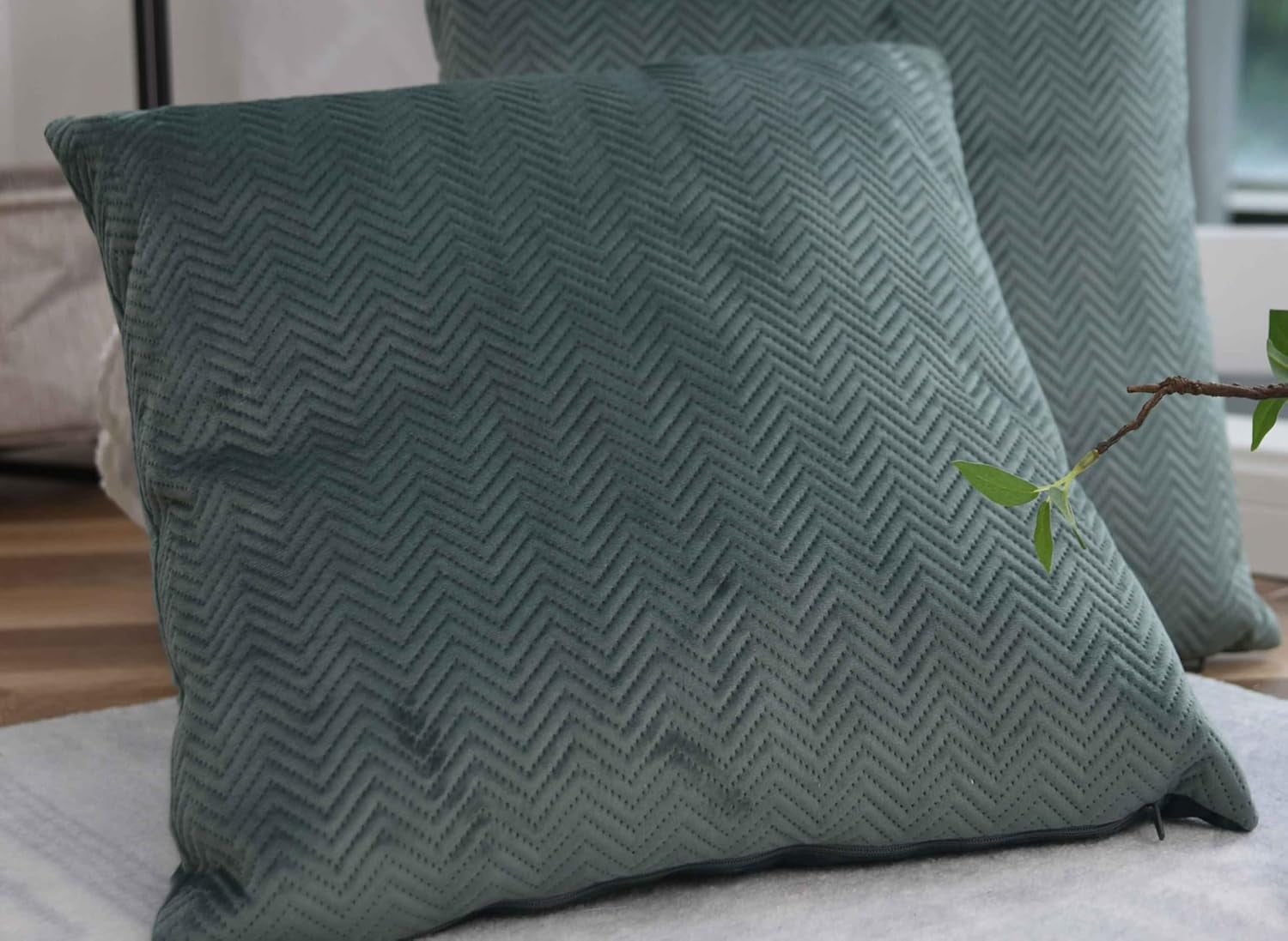 Cutie pentru perdele Pernă Pernă decorativă Lxw 45X45 Cm Verde Jacquard "Greta" Cu design în formă de heringbone Închidere cu fermoar ușor de întreținut Umplutură moale 320G - Varietate de culori, 2023510 Perne calatorie Naty Shop Salutări