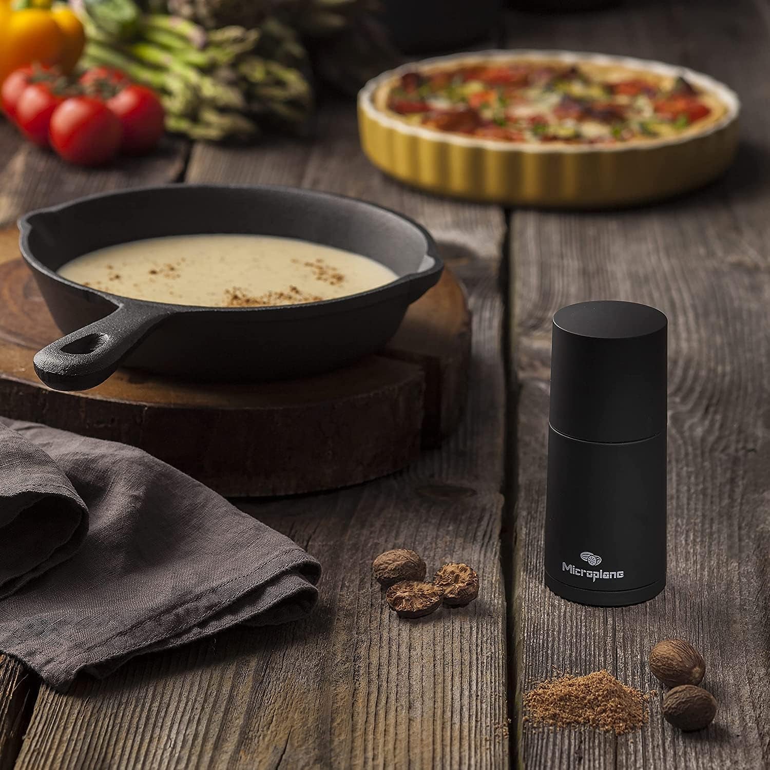 Microplane Mlýnek na koření černý na muškátový oříšek, skořici, fazole tonka, dlouhý pepř a další suché koření Mlýnek a mlýnky Naty Shop