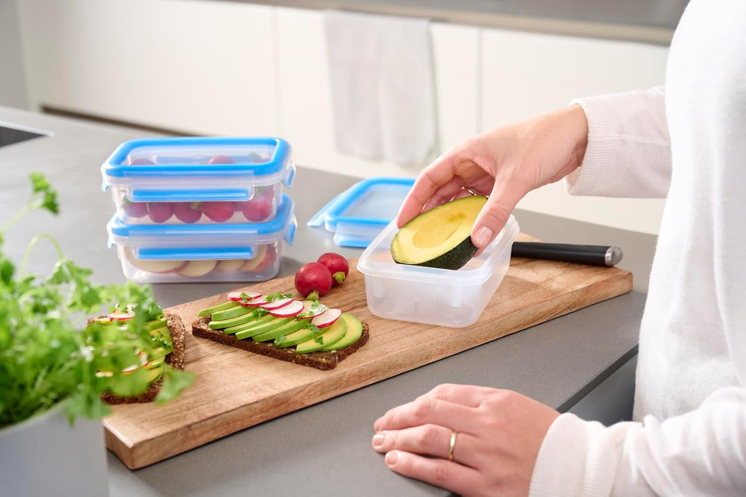 Emsa 508558 Clip & Close recipiente pentru depozitarea alimentelor | set din 3 piese | 3 x 1 litru | -40 până la +100 grade | plastic | 100 % etanș | sigiliu special pentru prospețime Cutii depozitare alimente Naty Shop