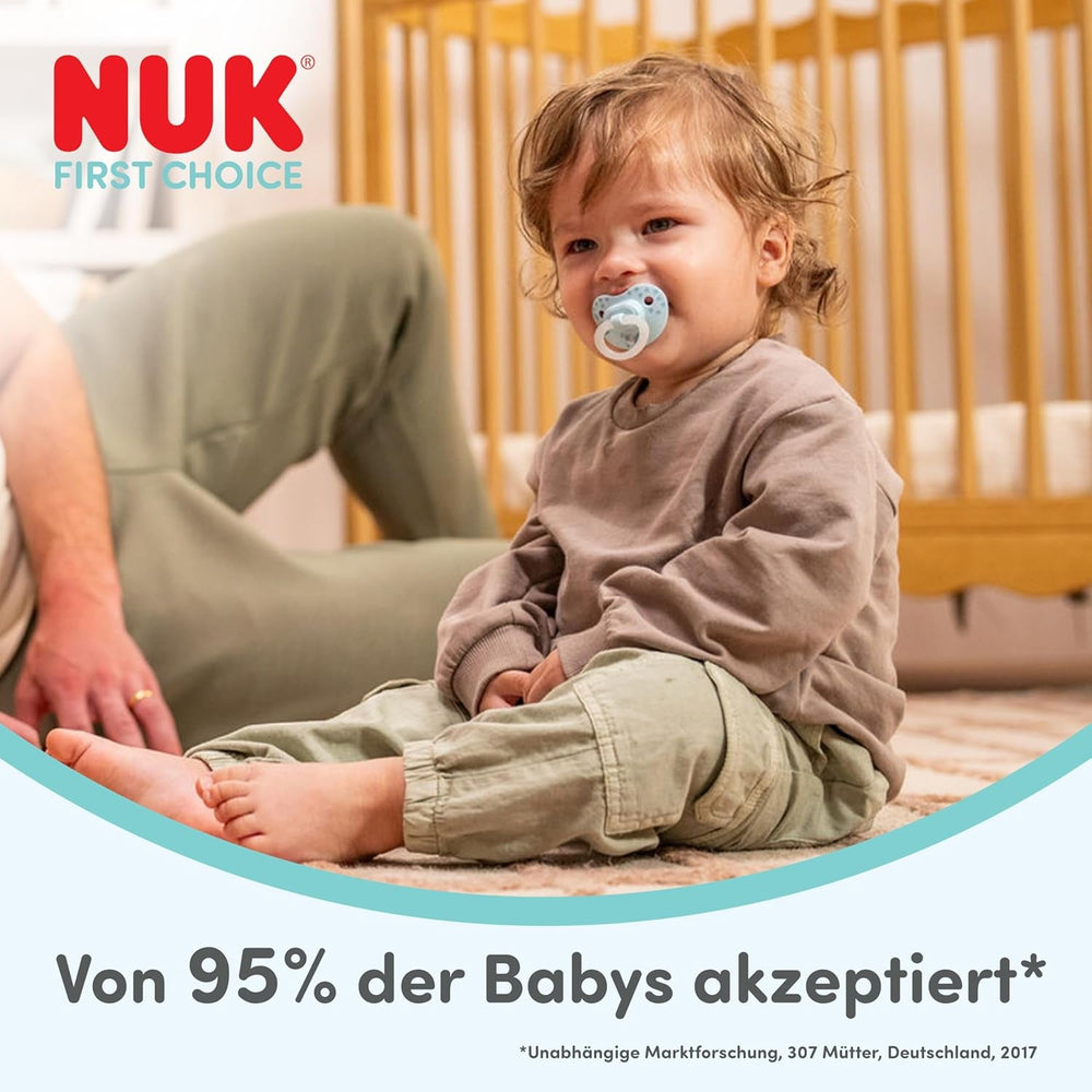 Suzete NUK First Choice Classic Day & Night pentru bebeluși | 6-18 luni | Suzete ortodontice care strălucesc în întuneric | Acceptare 95% de către bebeluși** | Albastru | Pachet de 2