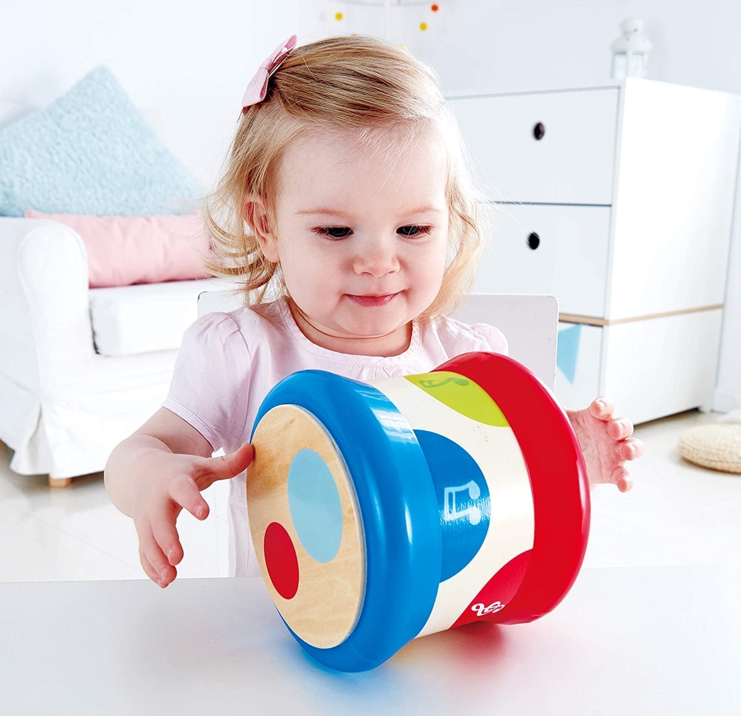 Hape Baby Drum | Jucărie muzicală rulantă pentru ca cei mici să învețe ritmul și diferite sunete, funcționează cu baterii, de la 6 luni Jucarii Bebe Naty Shop