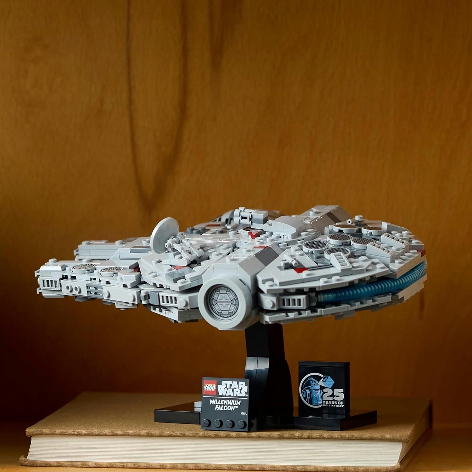 Sada LEGO Star Wars Millennium Falcon k 25. výročí pro dospělé Sestavitelná loď Nová naděje Sběratelská sada modelů vesmírné lodi Dárky pro muže Ženy 75375 Stavebnice Besuche den LEGO-Store