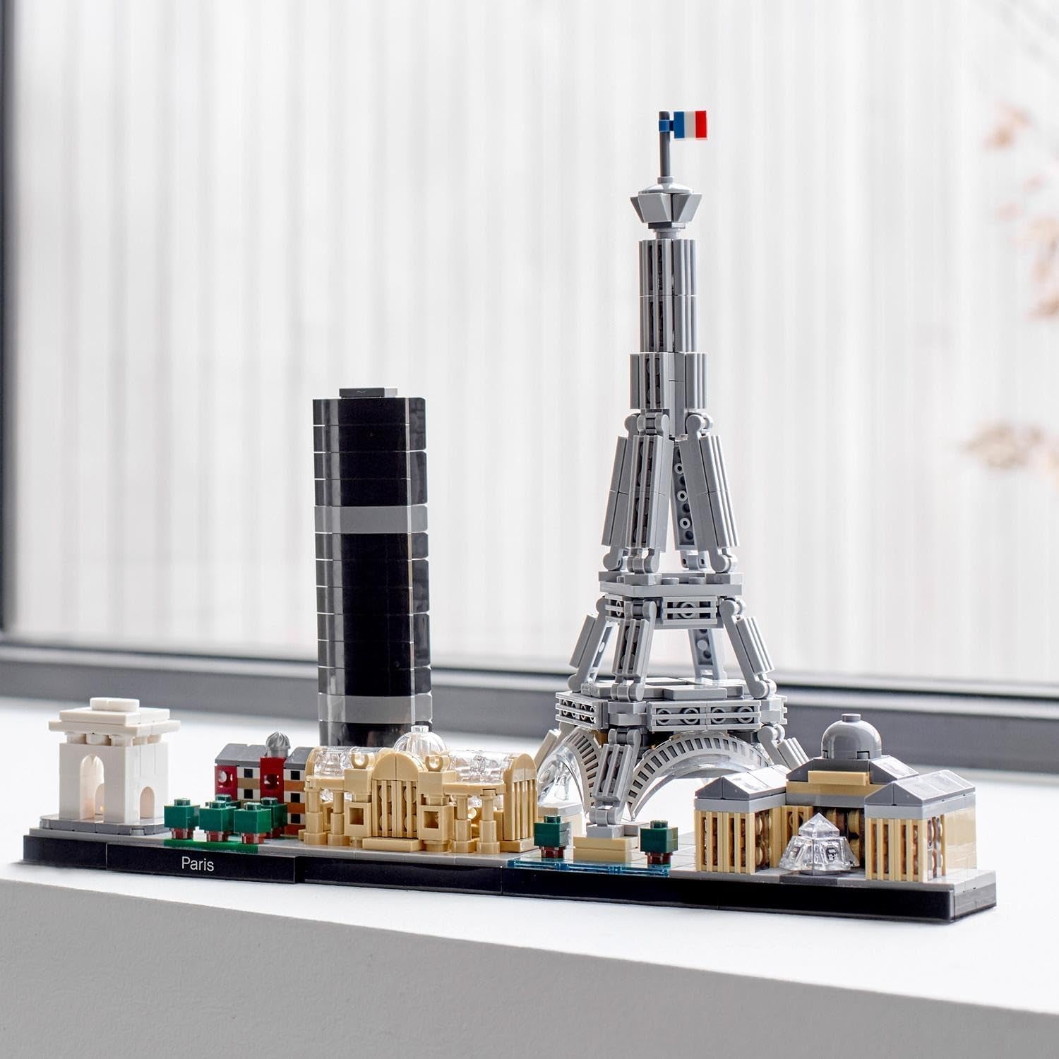 LEGO Architecture Paříž, Eiffelova věž, Champs-Élysées a modelová stavebnice Louvre, kolekce Skyline, dekorace pro domácnost a kancelář, nápady na dárky pro sběratele, muže a ženy 21044 Stavebnice Besuche den LEGO-Store