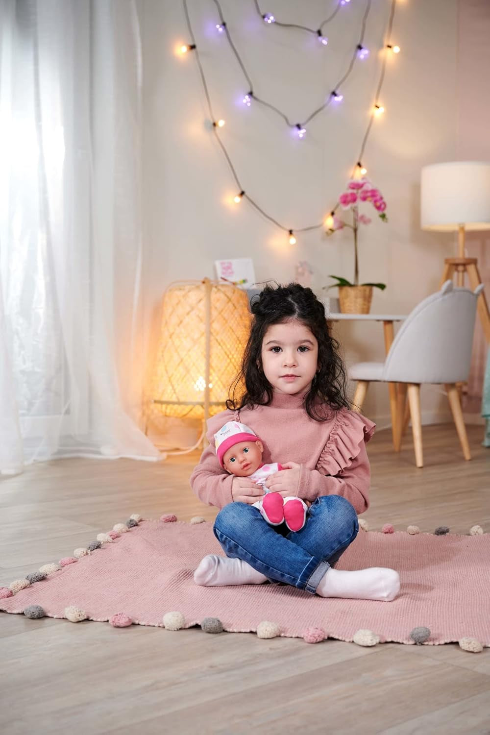 Simba 105140004 - Laura Cutie, păpușă cu corp moale și ochi adormiți într-o salopă drăguță în formă de pisicuță, 5 sunete, 30 cm, de la 12 luni