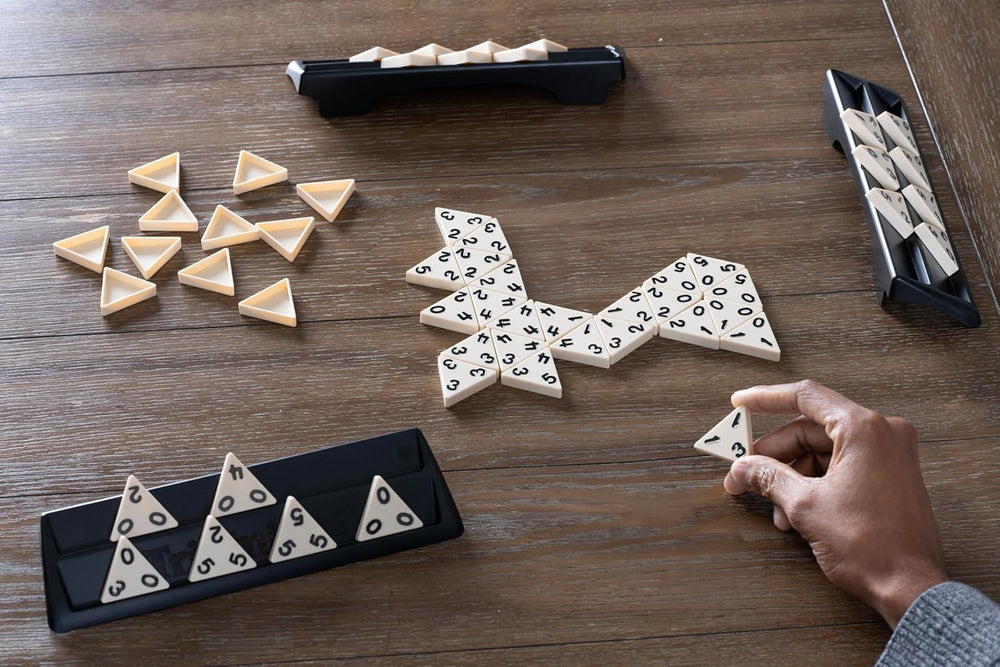 Goliath - Triominos Classic - Populární desková hra pro mládež a dospělé od 6 let - Rodinná zábavná a společenská hra pro 2-4 hráče - S taktikou a strategiemi pro děti i dospělé