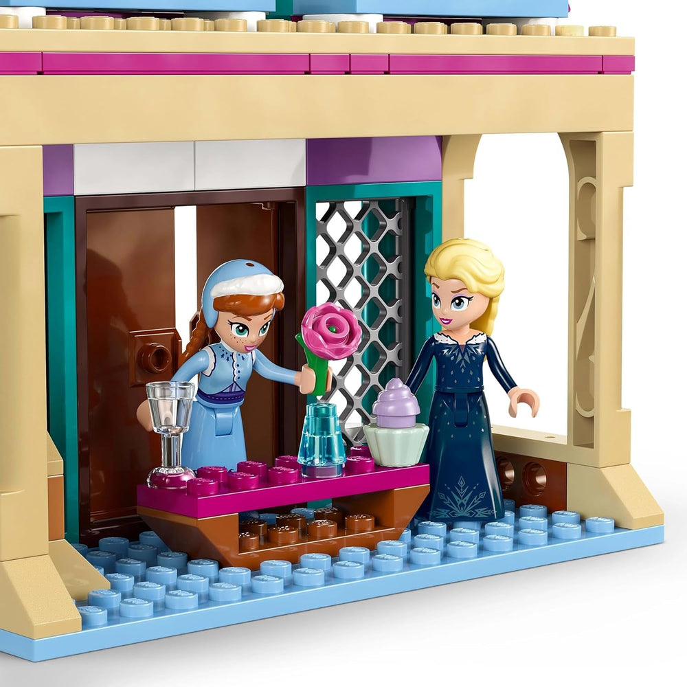 LEGO Ç€ Disney Frozen Arendelle Castle, Hračka princezny s ELSA, mini panenky Anny a Olafa a figurka tučňáka, Fantasy herní sada, dárek pro 5leté dívky 43265 Stavebnice Besuche den LEGO-Store