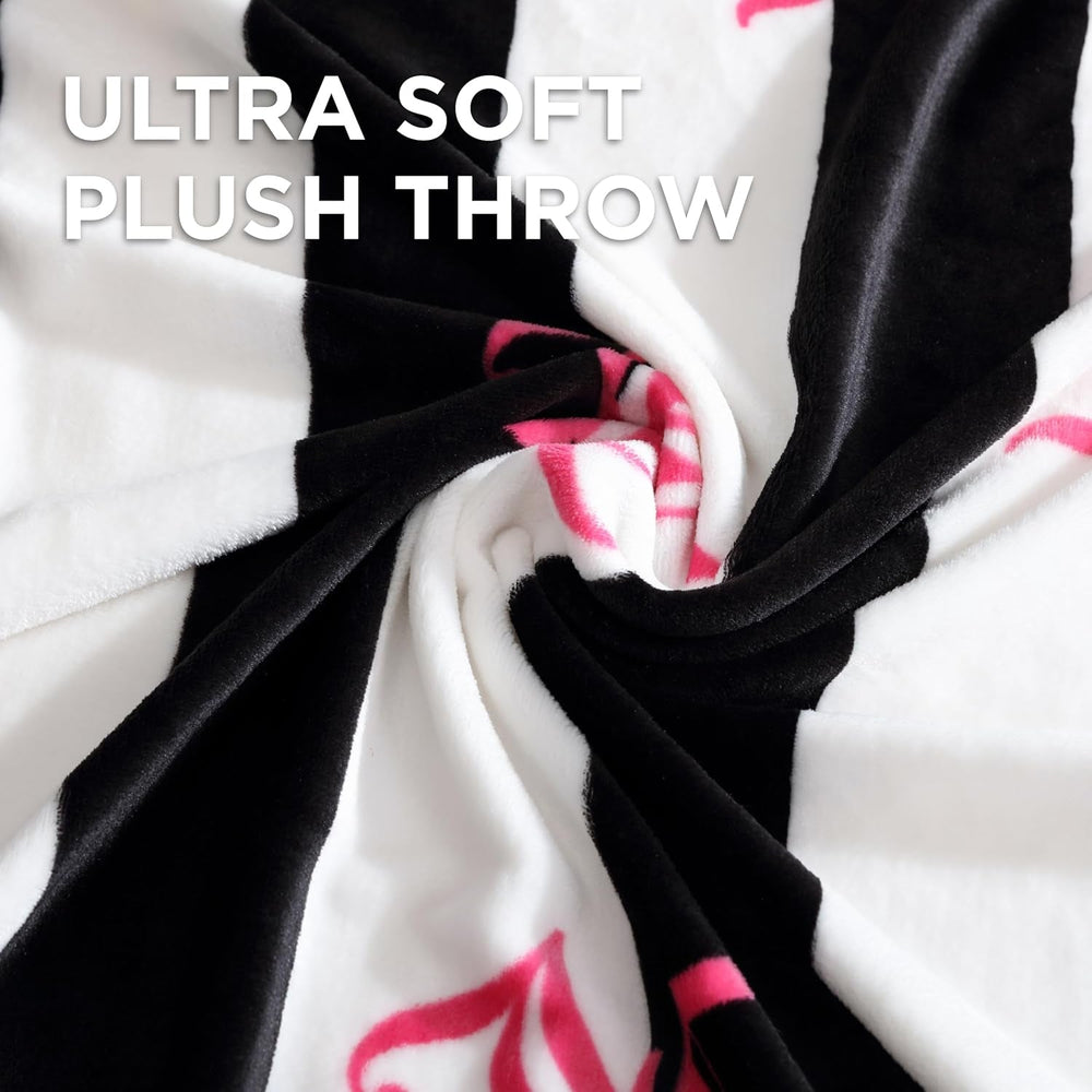 Juicy Couture Cabana plyšová deka, 127,7 x 178,8 cm, luxusní plyšová deka z mikrovlákna pro maximální pohodlí a útulné teplo Juicy Couture Beds and Deky