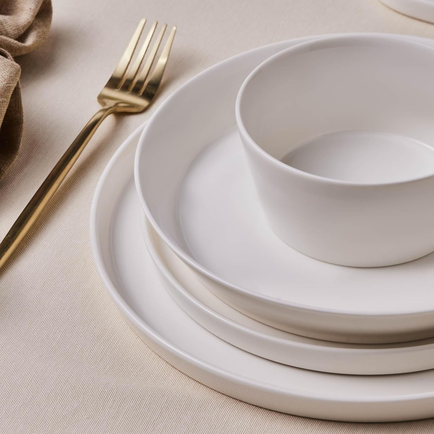 Set de veselă Karaca Stream Bone Bomo pentru 12 persoane, set elegant de farfurii pătrate, veselă elegantă din porțelan alb