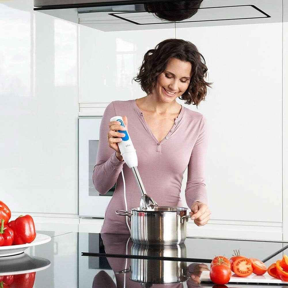 Braun Household Stabmixer MQ 3035 WH - Multiquick 3 Pürierstab Mit Edelstahl-Mixfuß, 2 Geschwindigkeiten, Spritzschutz, Spülmaschinenfest, Zerkleinerer, Schneebesen & 600 ml Mix- Und Messbecher Shop, Weiß Kitchen